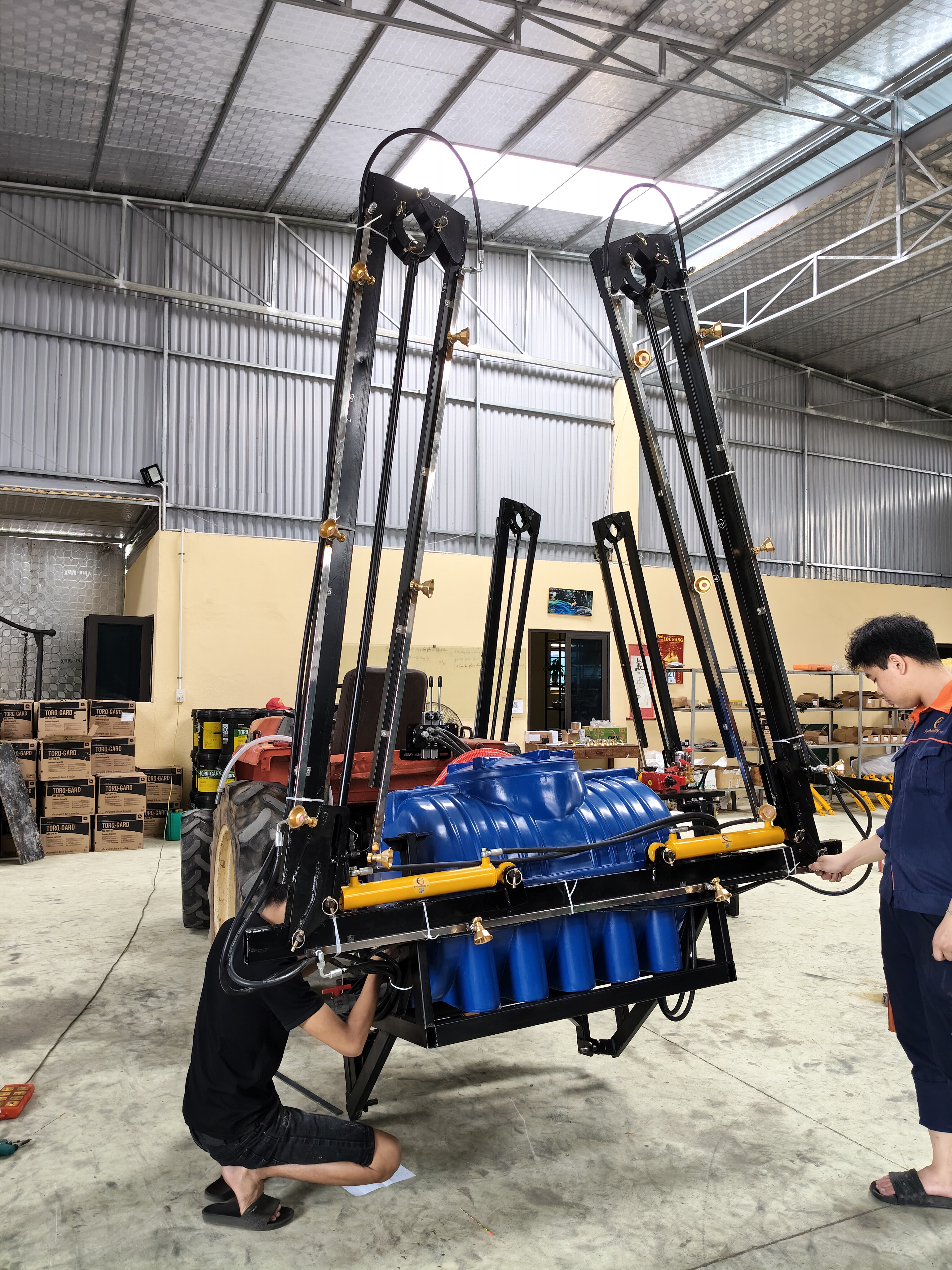 Giàn phun cánh gập thủy lực 5 khúc 10m 15 béc phun